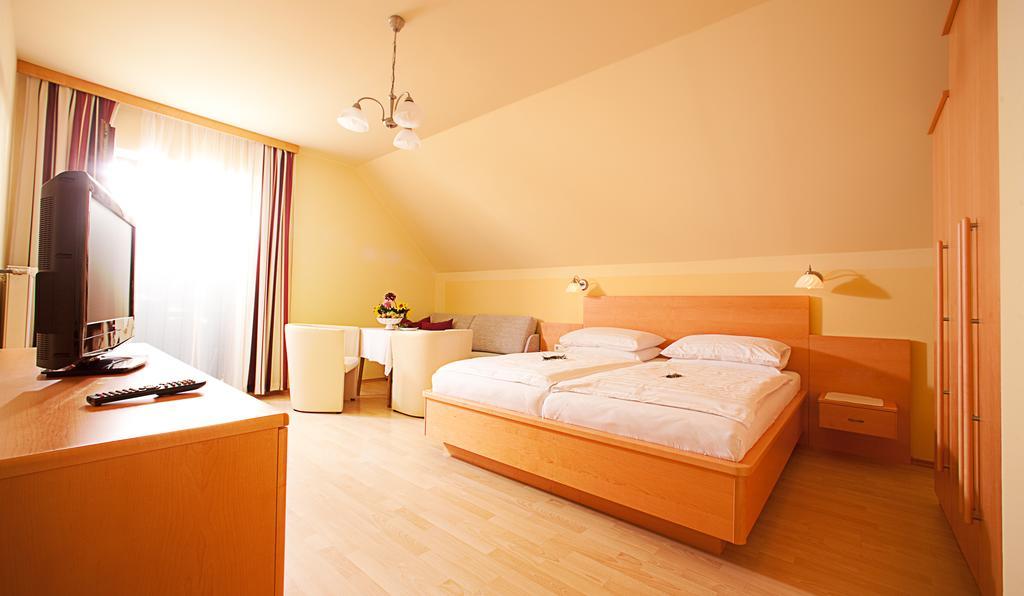 Hotel Moenichwalderhof Monichwald Room photo